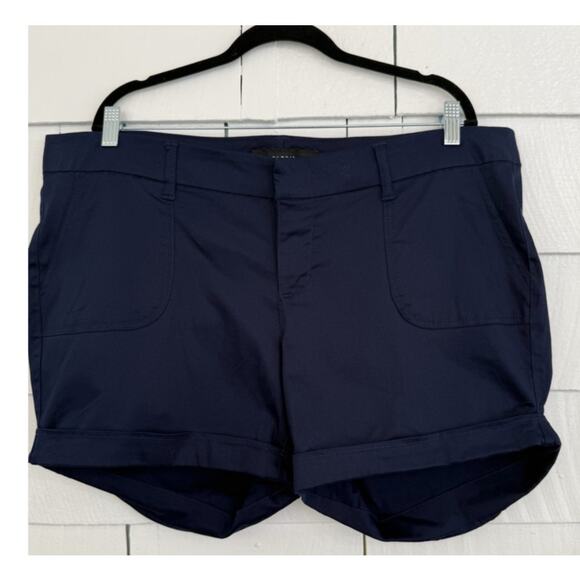 Torrid Womens 18 Cuffed Stretch Shorts Dark Blue Classic Staple Capsule Wardrobe - Picture 1 of 7